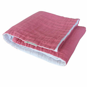 La couverture  convient  à un couchage intérieur de 60CM de long - la taille d'un couffin, d'un landau et d'une poussette. Elle mesure 72 cm x 80 cm. Elle convient aussi parfaitement au berceau suspendu Zébul'hamac, fabriqué par PETITE PLANETE, en France bien sûr ! La couverture pour bébé 100% coton bio de la marque PETITE PLANETE est un cadeau de naissance MADE IN FRANCE  et bio !