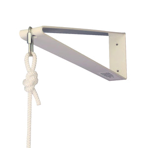 L'équerre murale pour Hamac pour bébé ZEBUL'HAMAC ou pour siège sauteur pour bébé ZEBULETTE est fabriquée sur-mesure pour ces 2 produits et ne convient pas à un autre usage. L'équerre du mur de la marque PETITE PLANETE permet de suspendre le ZEBUL'HAMAC ou la ZEBULETTE avec un bébé pesant maximum 8kg. Elle doit être correctement vissée par 2 vis dans la partie dure et solide du mur. Elle a 50 cm de portée. 