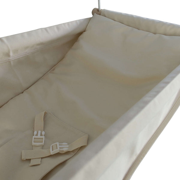 Le hamac pour bébé ZEBUL ‘HAMAC est un berceau suspendu fabriqué en France par PETITE PLANETE ; il est fabriqué en Haute-Garonne, avec des matériaux qui viennent de France ; et des matières naturelles, öko-tex ou bio, selon les modèles. C’est donc un produit éco-responsable.