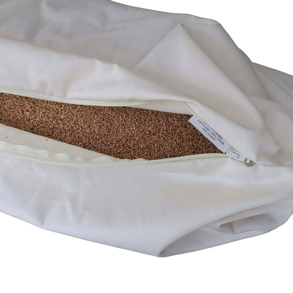 Matelas pour bébé 100% toile de coton bio fabriqué en France et garni de fleur de liège. Marque PETITE PLANETE. 100% allergène. 100% naturel. Eco-responsable.